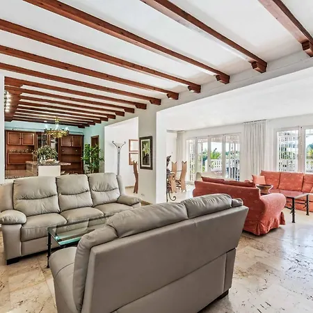 Flores Villa